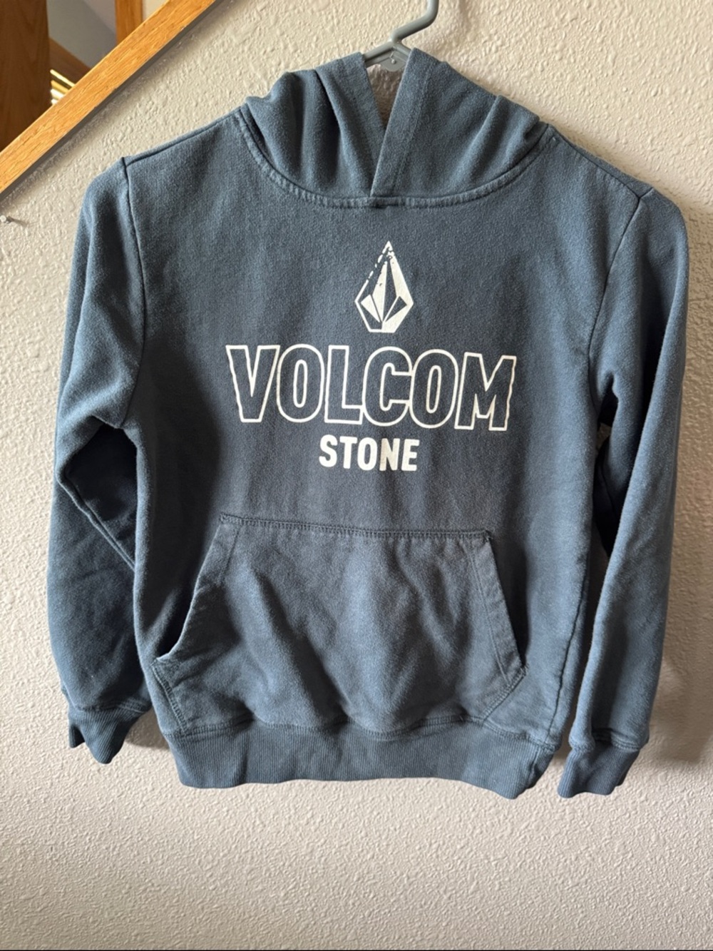 Volcom Hooded Pullover in Slate Blue with White Logo youth M
